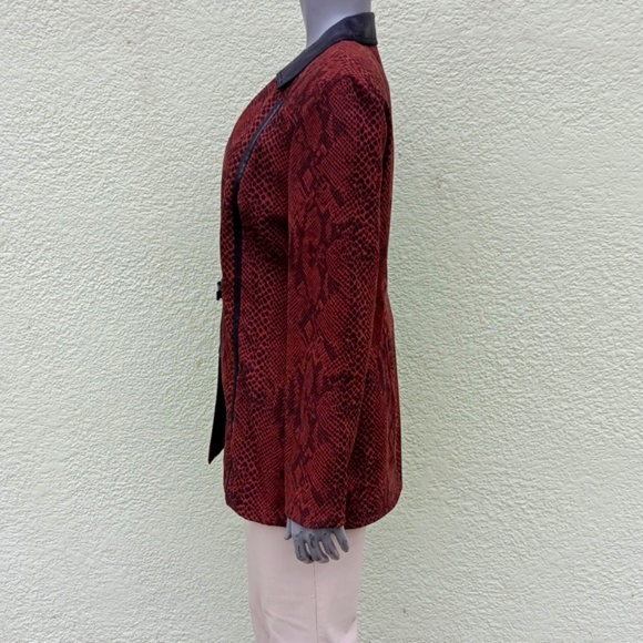 FAROUCHE (CANADA)1980s Vintage (1) PC Repilian Print Fabric W/Faux Leather Trim - Picture 3 of 17